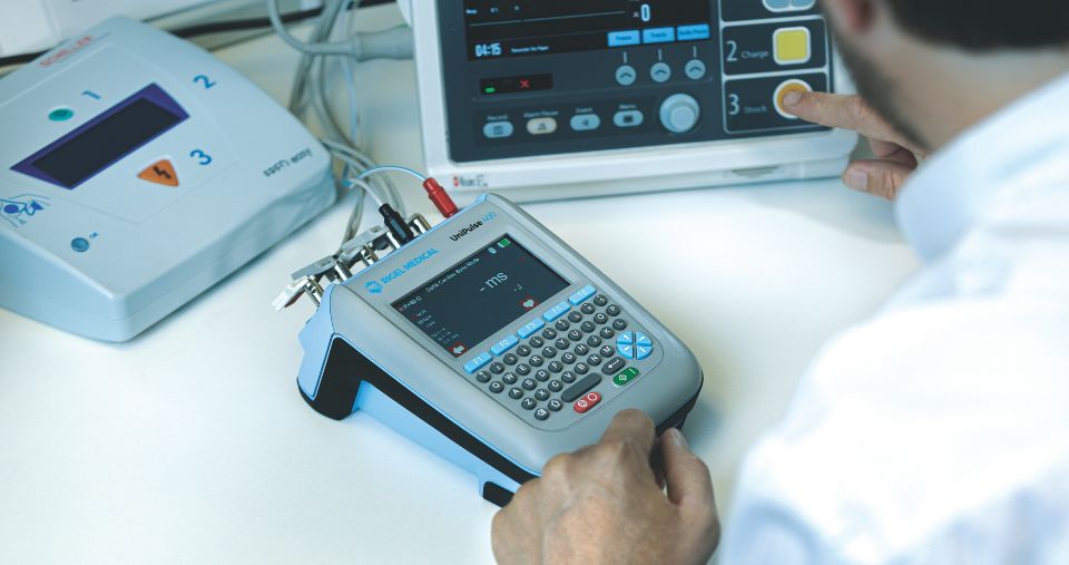 Analizador de desfibriladores Rigel UniPulse 400 con pantalla a color de alta resolución